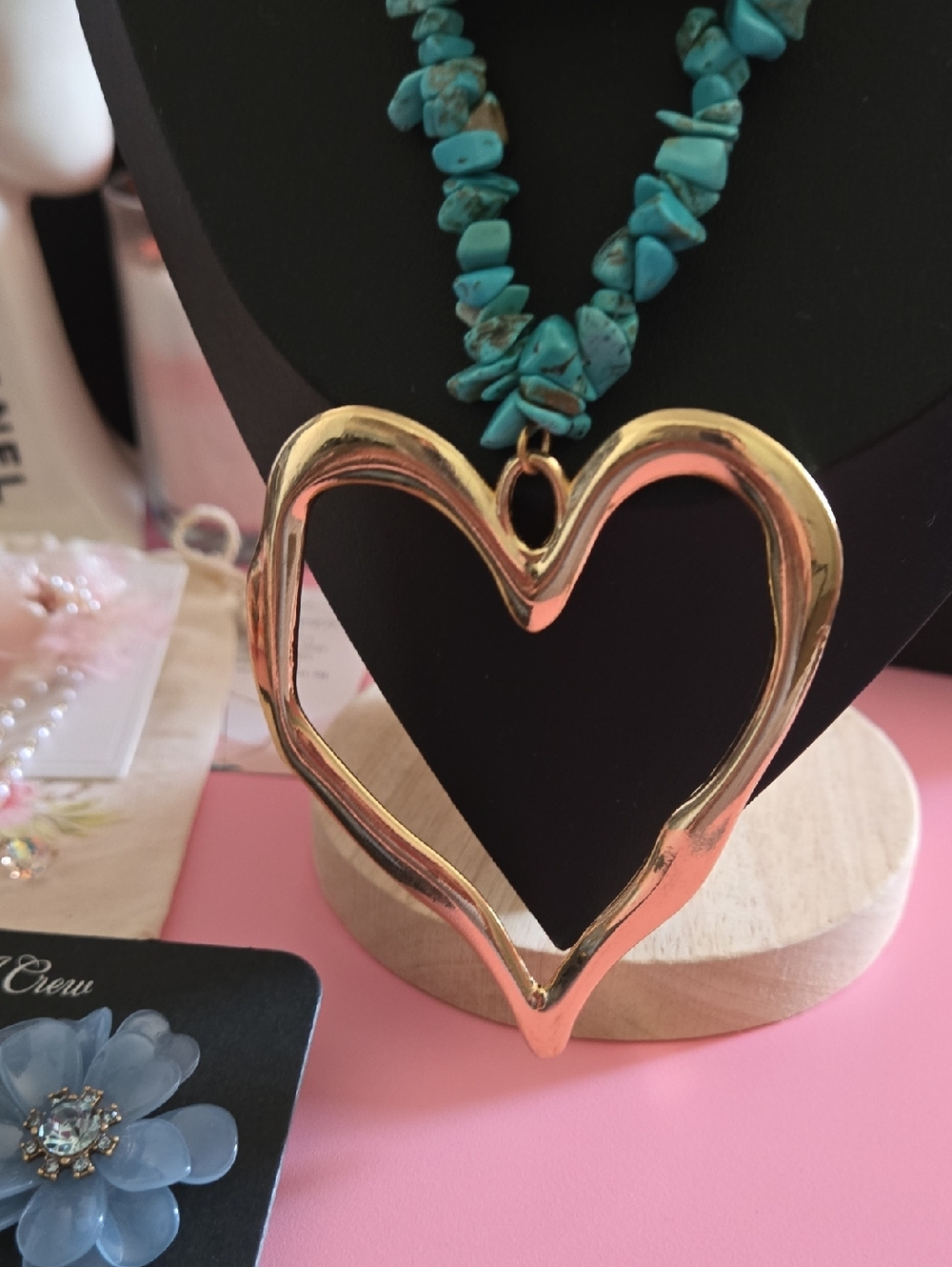 Elegant Pearl & Turquoise Layered Necklace with Gold Heart Pendant - Picture 10 of 16